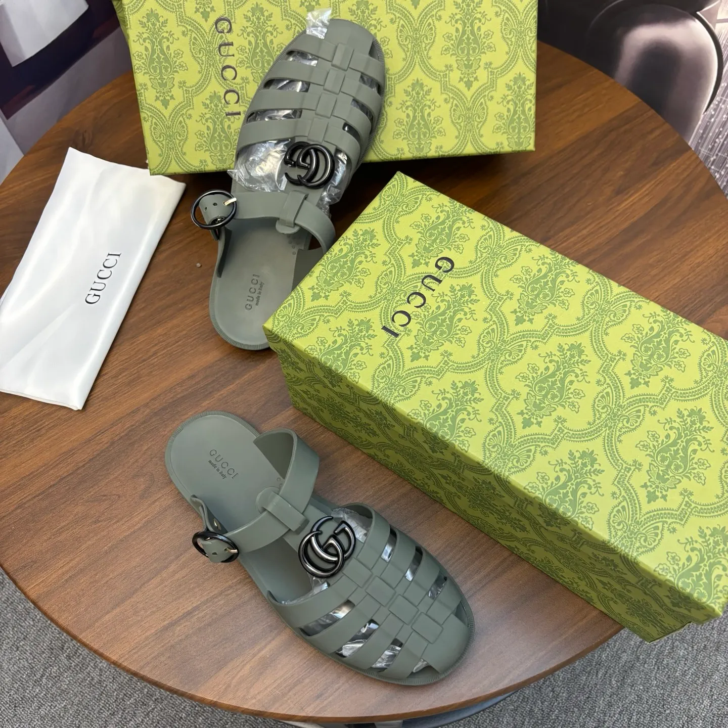 Men's shoes 260💰 [Gucci] Counter quality, top-quality original goods, real photos! Original TPU material, fine workmanship, comfortable; genuine 1:1 replica Size: 38 ~ 46